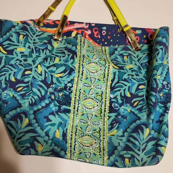 Lilly Pulitzer Reversible Beach Tote in Beach Loot & Midnight Cove - Picture 4 of 7